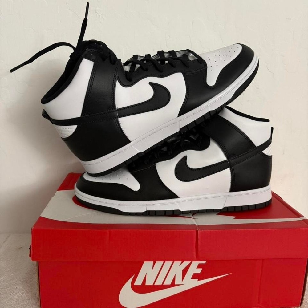 Nike Dunk High Retro "Panda"